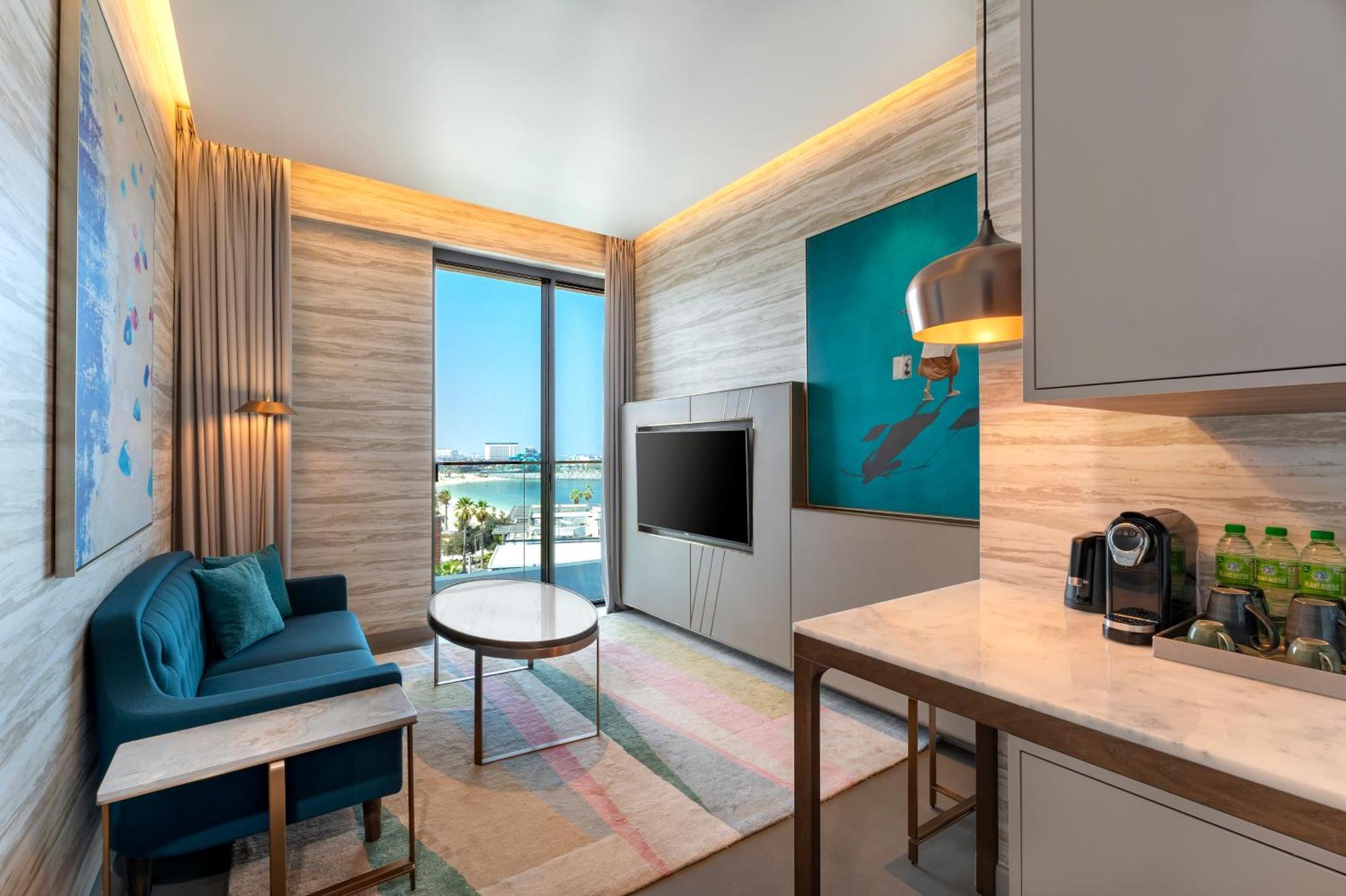 Hyatt Centric Jumeirah Dubaj Exteriér fotografie A suite at the hotel