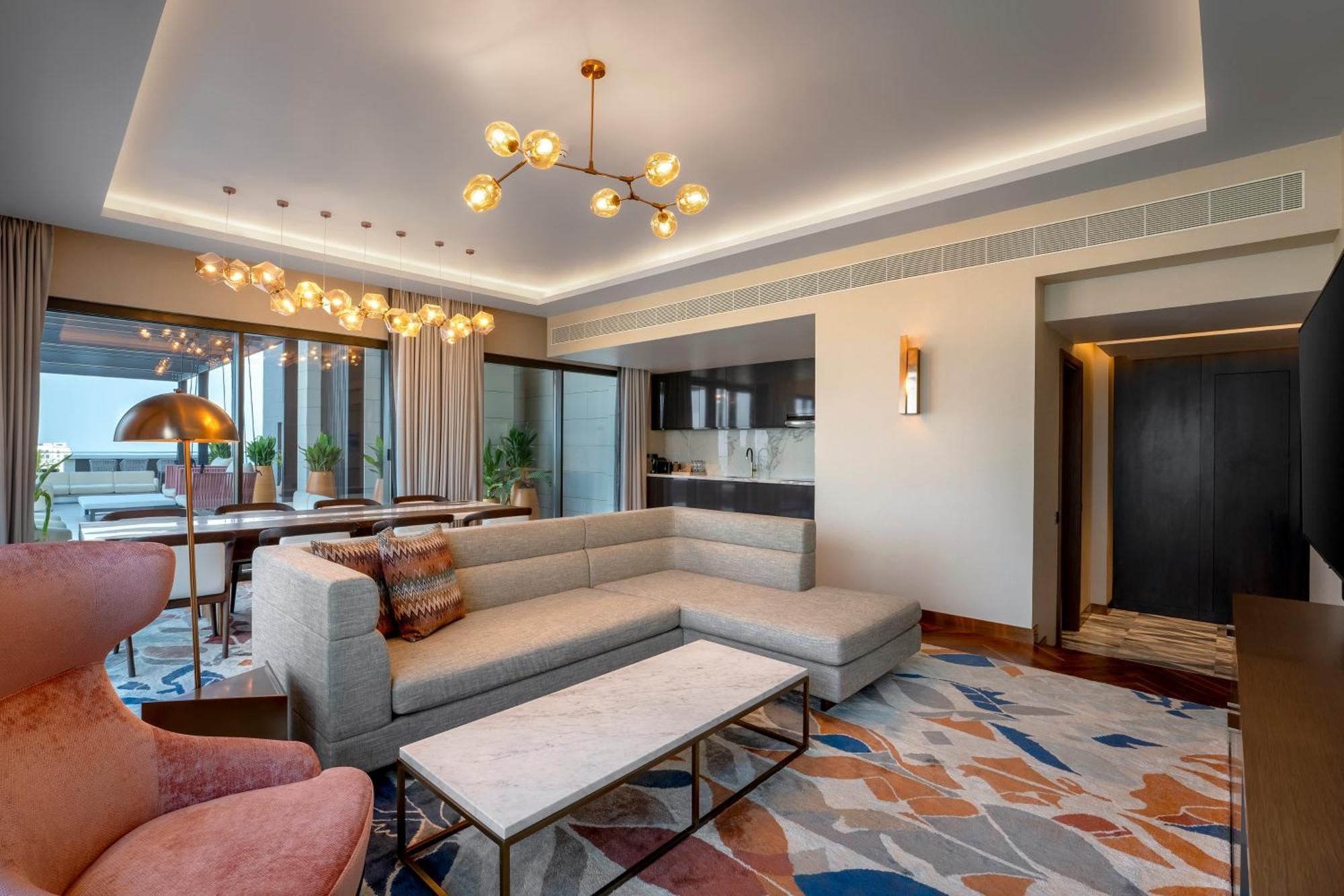 Hyatt Centric Jumeirah Dubaj Exteriér fotografie A suite at the hotel