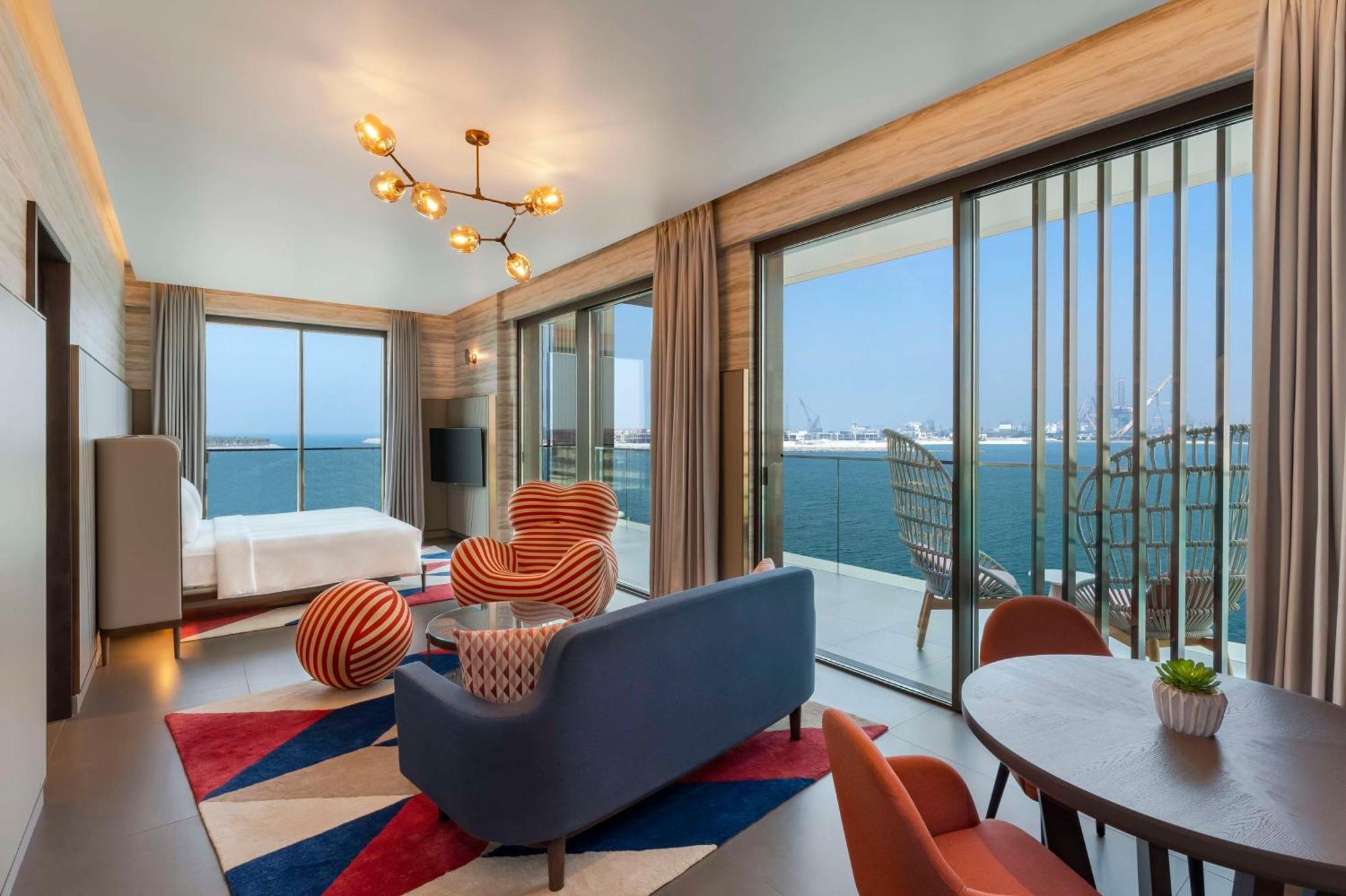 Hyatt Centric Jumeirah Dubaj Exteriér fotografie A suite at the hotel