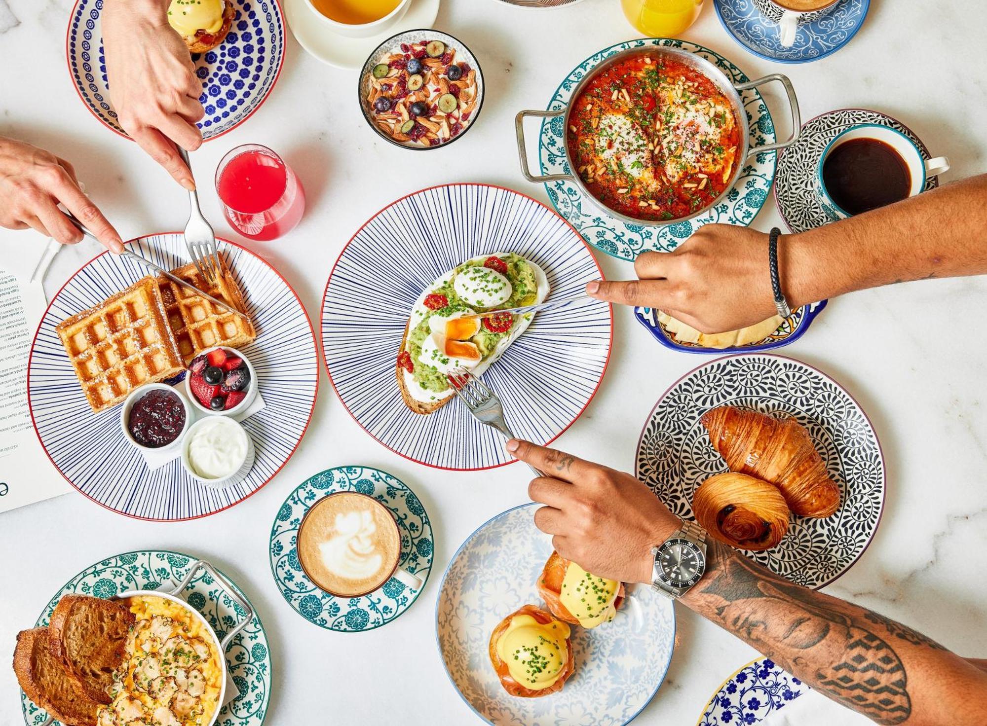 Hyatt Centric Jumeirah Dubaj Exteriér fotografie Breakfast at the restaurant
