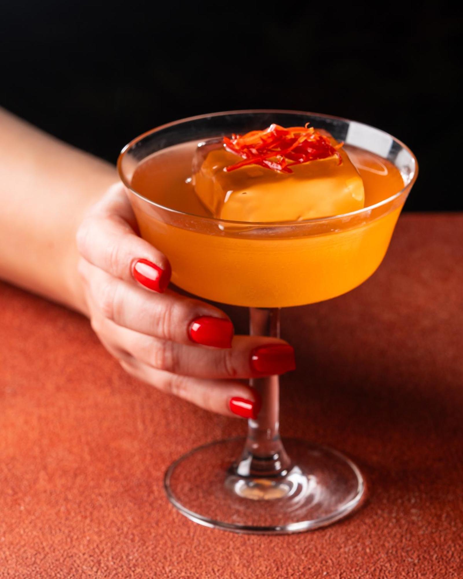 Hyatt Centric Jumeirah Dubaj Exteriér fotografie A pumpkin spice martini